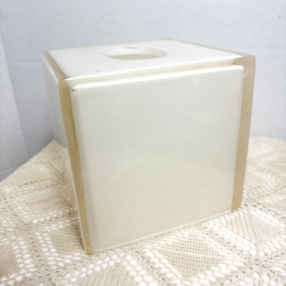 * Hotel Collection Square Cream  Acryllic Lucite Tissue Box 80’s – 90’s Vintage